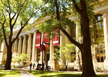 Harvard boosts BlackRock Bitcoin ETF holdings to $442.8 million, expanding exposure by 257%
