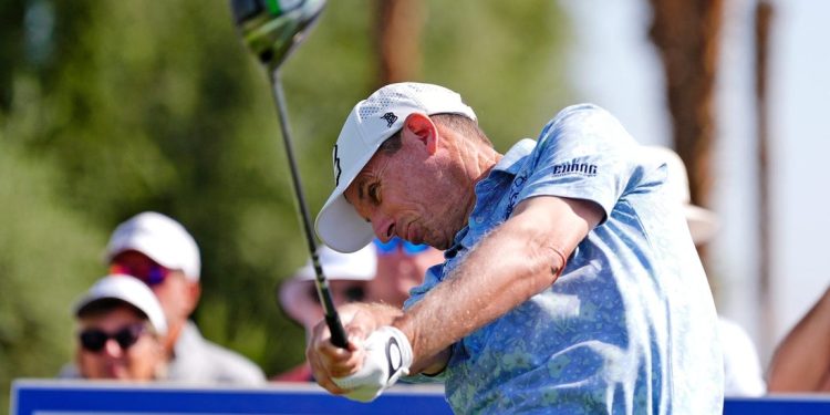 Steven Alker passes Stewart Cink for lead at season finale