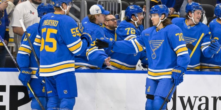 Blues finding right fourth-line mix as streaking Flyers visit