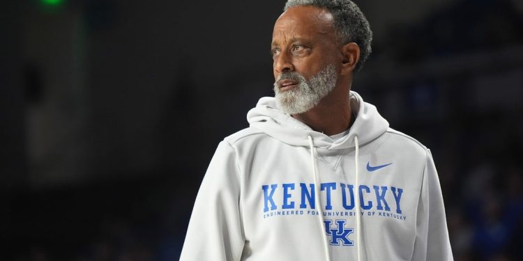 Roundup: No. 14 Michigan throttles No. 18 Notre Dame in Detroit