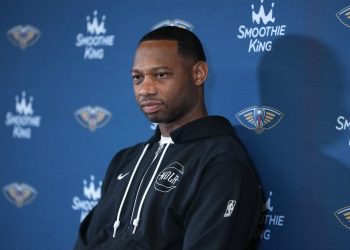 Pelicans fire coach Willie Green following 2-10 start