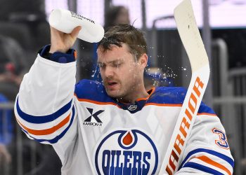 Oilers cushion Calvin Pickard from harsh criticism for 0.800 SV% in 5-4 loss to Blue Jackets