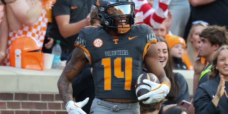 No. 23 Tennessee continues offensive assault in rout of New Mexico St.