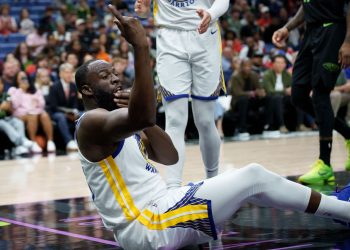 NBA Fans React as Draymond Green Gets in Courtside Heckler’s Face