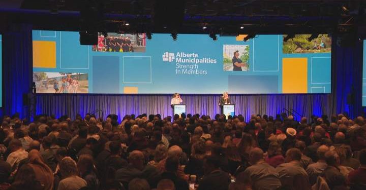 Alberta municipalities gather in Calgary, debate call for province to collect own property tax