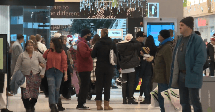 Canadians say they’ll spend less, shop earlier for the holidays: BMO – National