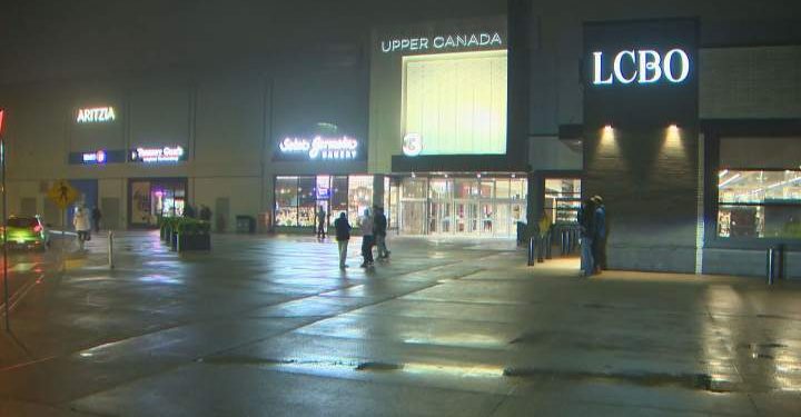 Police seek suspects of Upper Canada Mall jewelry store robbery – Toronto