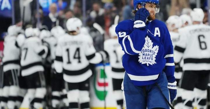 Maple Leafs drop fourth straight with OT loss