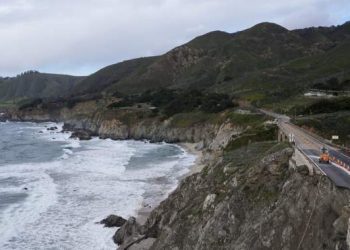 Calgary father dead, girl missing after California ocean wave sweeps them off feet – Calgary