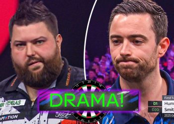 'FINALLY!' | Smith and Humphries miss FOURTEEN doubles during scrappy leg!