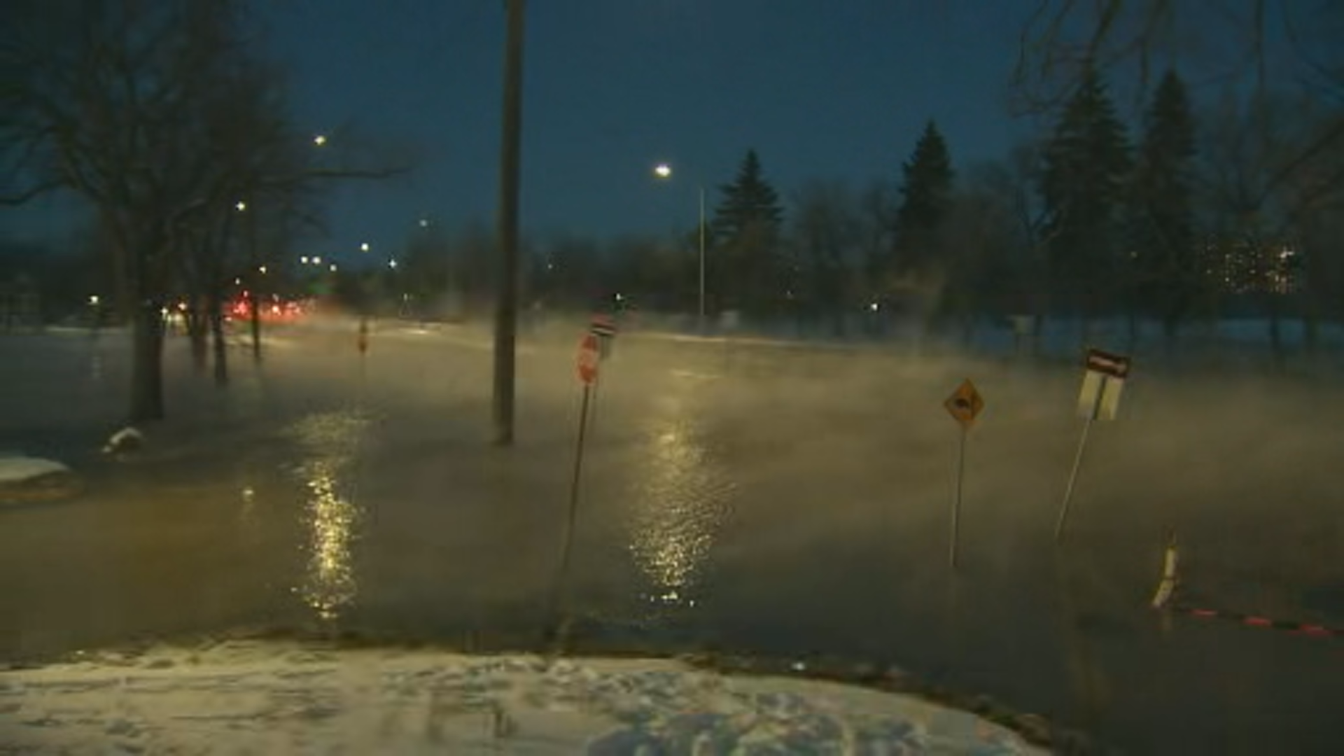 North Winnipeg residents asked to check water after major Main Street water main break