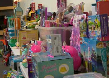 Airdrie rallies in support of holiday hamper program following theft