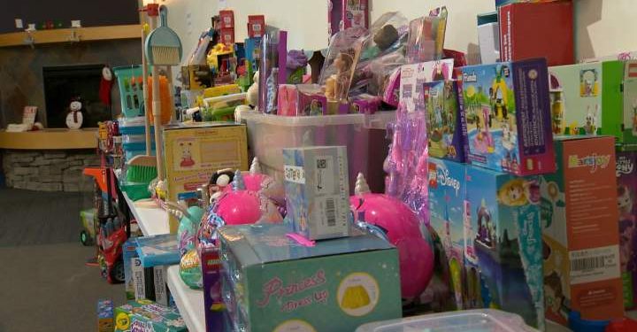 Airdrie rallies in support of holiday hamper program following theft