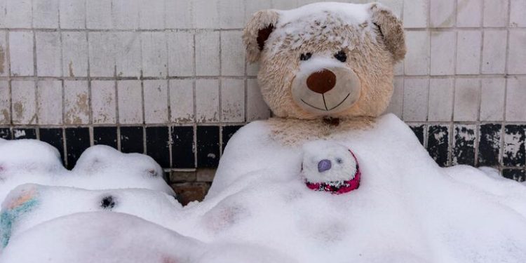 World News in Brief: Syria ceasefire welcomed, ‘Olympic truce’, Ukraine’s freezing children