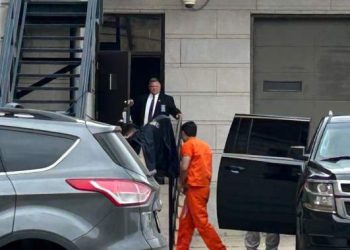 Man appealing human smuggling convictions can represent himself: U.S. judge