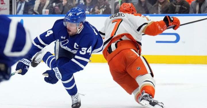 Leafs’ Matthews injured after knee-on-knee hit