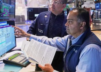 Oil prices rise, U.S. stocks hang near their records as Iran war goes on – National